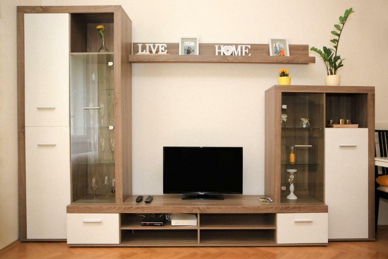 Yellow Apartment Few Steps From Metro Praga Exterior foto